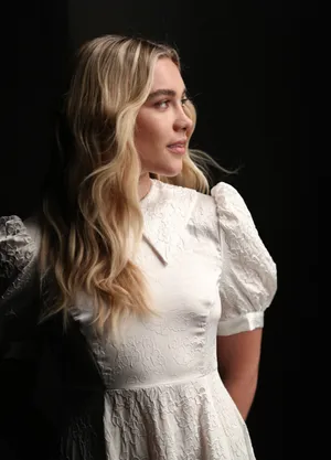 Florence Pugh In White Dress Wallpaper