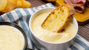 Fondue Butter Bread Wallpaper