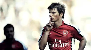 Football Players Running For Success Wallpaper