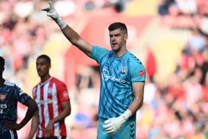 Download free Fraser Forster Doing Hand Sign Wallpaper 
