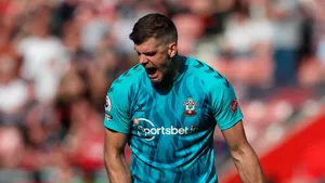 Fraser Forster Looking Down And Screaming Wallpaper