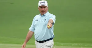 Fred Couples Pointing Wallpaper