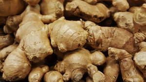 Fresh Dry Ginger Root Vegetables Pile Wallpaper