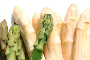 Fresh Green And White Asparagus Stalks Wallpaper