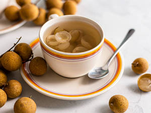 Fresh Longan Fruits Immersed In Tea Wallpaper