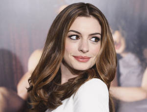 Fresh Makeup Anne Hathaway Wallpaper