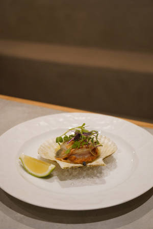 Fresh Scallops Dish Served With Lime Wallpaper