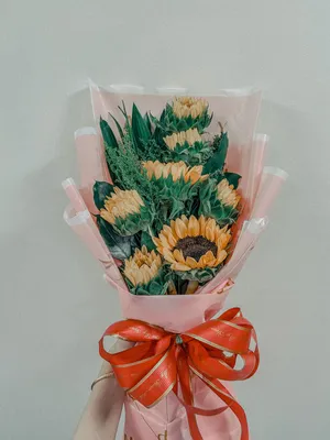 Fresh Sunflower And Leaves Flower Bouquet Wallpaper