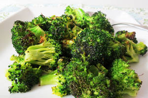 Fried Broccoli On Plate Wallpaper