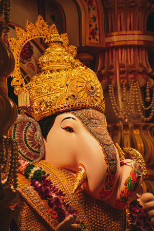 Ganesh 4k With Gold Accessories Wallpaper