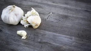 Garlic Vegetable Herb On The Side Wallpaper