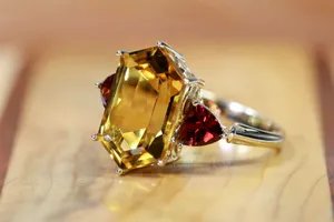 Garnet Yellow Ring Wallpaper