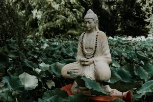 Gautam Buddha Garden Statue Wallpaper