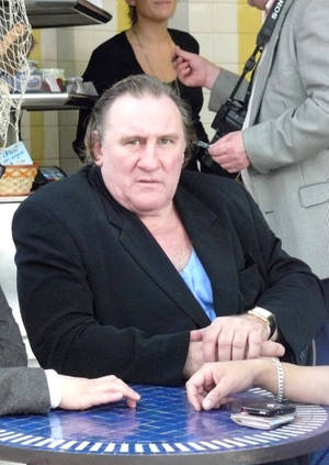 Gérard Depardieu On Blue Aesthetic Table Wallpaper