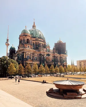 Germany's Lustgarten Museum Wallpaper