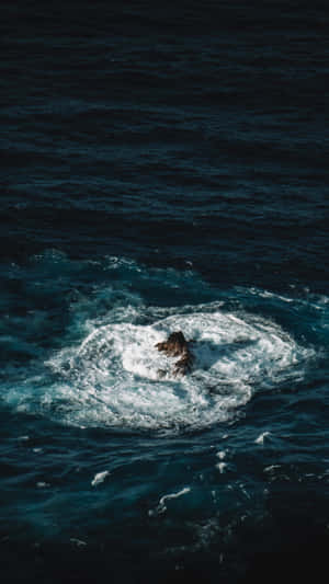 Get Lost In Your Thoughts With This Stunning Ocean Aesthetic Phone Wallpaper. Wallpaper
