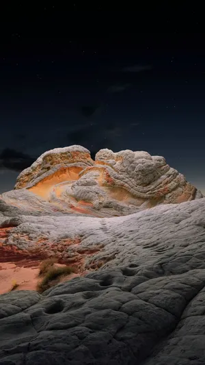 Get Out And Explore The Beauty Of The Desert With This Iphone Wallpaper