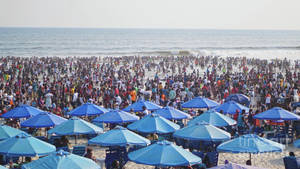 Ghana Labadira Beach Crowd Wallpaper