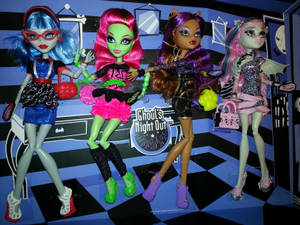 Ghoul's Night Out Bratz Aesthetic Wallpaper