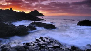 Giant's Causeway Sunset Horizon In Northern Ireland Wallpaper