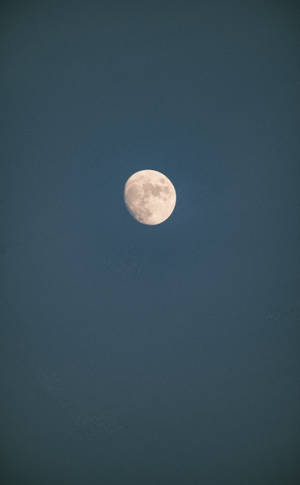 Gibbous Luna Night Sky Aesthetic Wallpaper