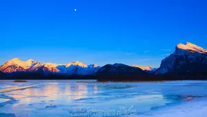 Glacier Lakes In Mountains Wallpaper