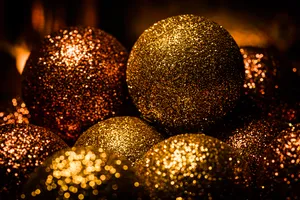 Glitter Balls Decor Wallpaper