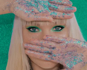 Glitter Make-up Wallpaper
