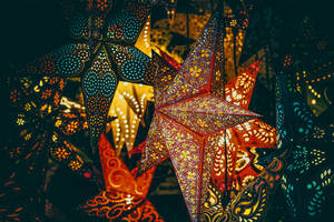 Glowing Christmas Star Lanterns On A Mistletoe Decked Desktop Wallpaper