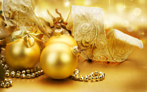 Gold Christmas Balls Wallpaper