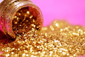 Gold Glitter Spill Wallpaper