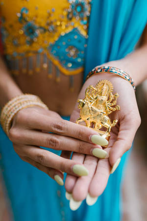 Golden Maa Durga Brooch Pin Wallpaper