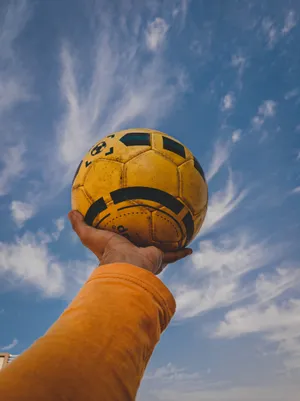 Google Pixel 3 Yellow Ball Wallpaper