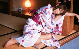 Graceful Japanese Girl Dressed In Traditional Kimono Wallpaper