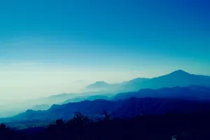 Gradient Blue Foggy Mountains Wallpaper