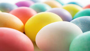 Gradient Cute Easter Eggs Wallpaper