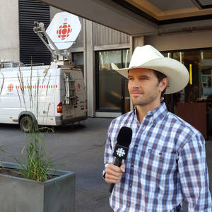 Graham Wardle In Cowboy Hat Wallpaper