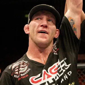 Gray Maynard With His Raised Arm Wallpaper