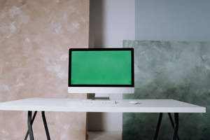 Green Screen Imac In Office Wallpaper