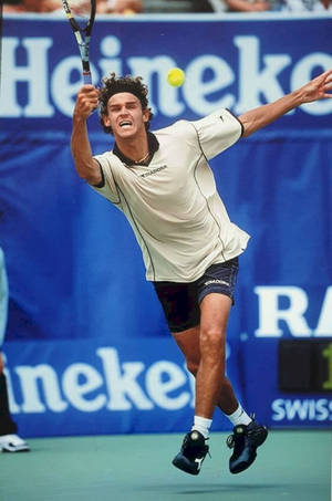 Gustavo Kuerten Chasing The Ball Wallpaper