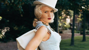 Gwen Stefani Elegant Fashion Wallpaper