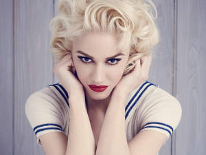 Gwen Stefani Short Hair Wallpaper