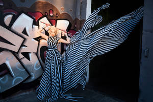 Gwen Stefani Striped Dress Wallpaper