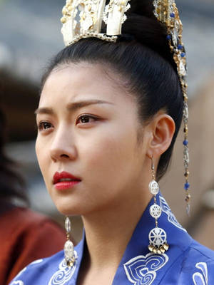 Ha Ji-won As Empress Ki In Captivating Traditional Korean Attire. Wallpaper
