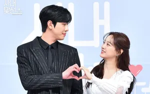 Ha-ri And Tae-moo In Business Proposal Wallpaper