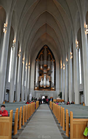 Hallgrimsirkja Minimalist Interior Wallpaper