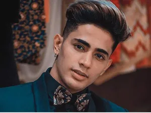 Handsome Vlogger Danish Zehen Wallpaper