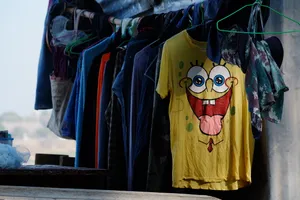 Hanging Spongebob Shirt Wallpaper