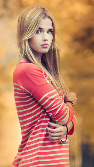 Hd Girl Autumn Photoshoot Wallpaper