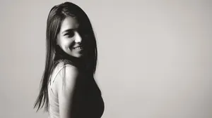 Hd Girl Joyful Smile Wallpaper